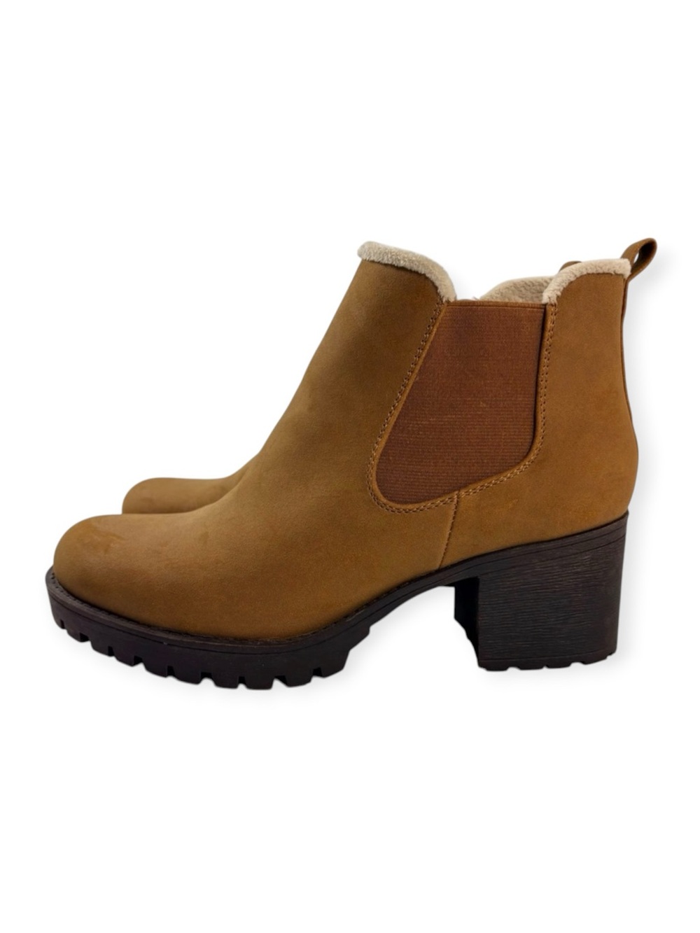 BareTraps Posey 9.5M Tan Sherpa Lined Chelsea Ankle Boots Lug Sole Block Heel